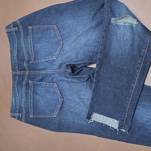 ALTAR'D STATE Women's 29 Short Blue Skinny Jeans with Subtle Fading - Picture 4 of 7